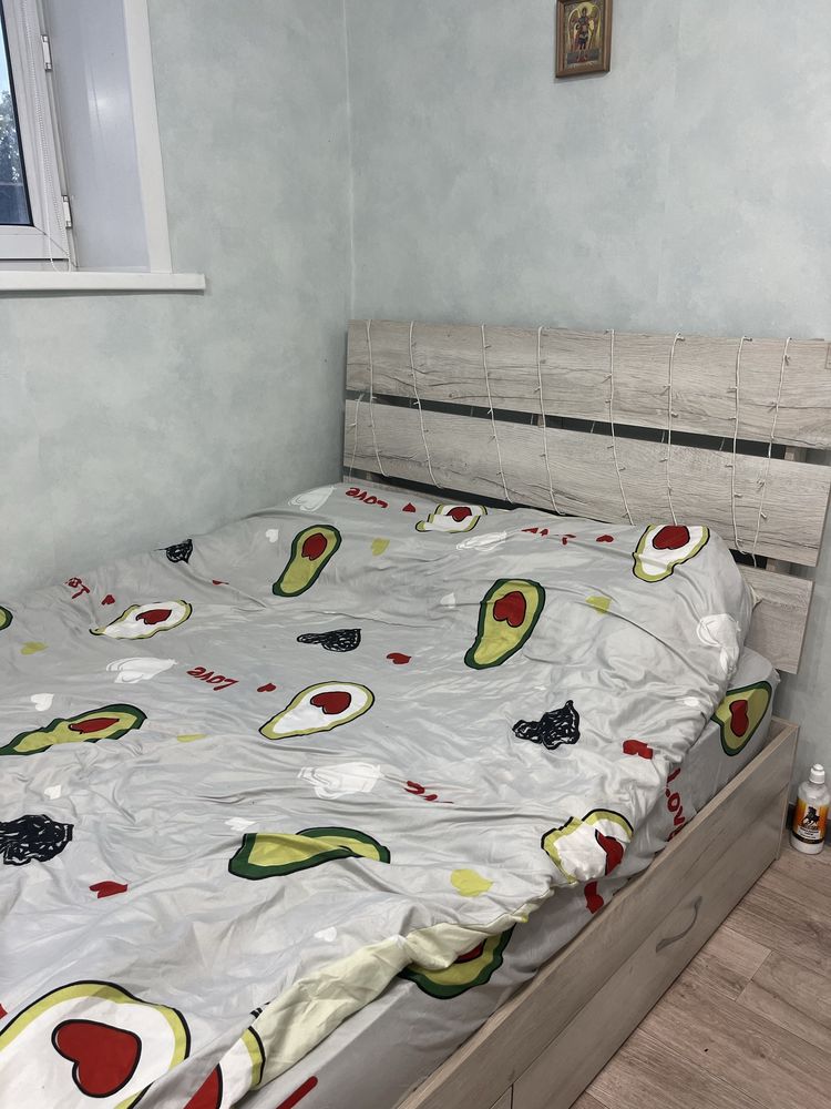 Кровать с матрасом