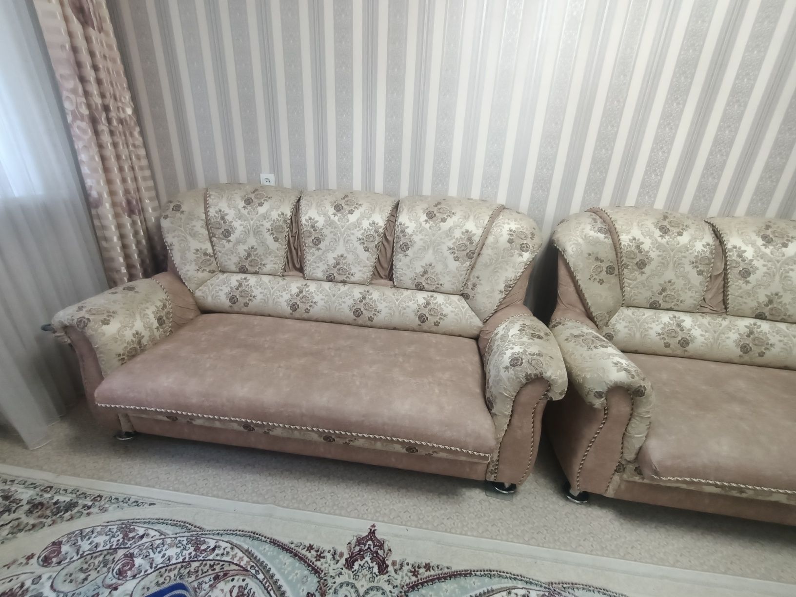 Продам уголок отдыха. Два дивана раскладные.