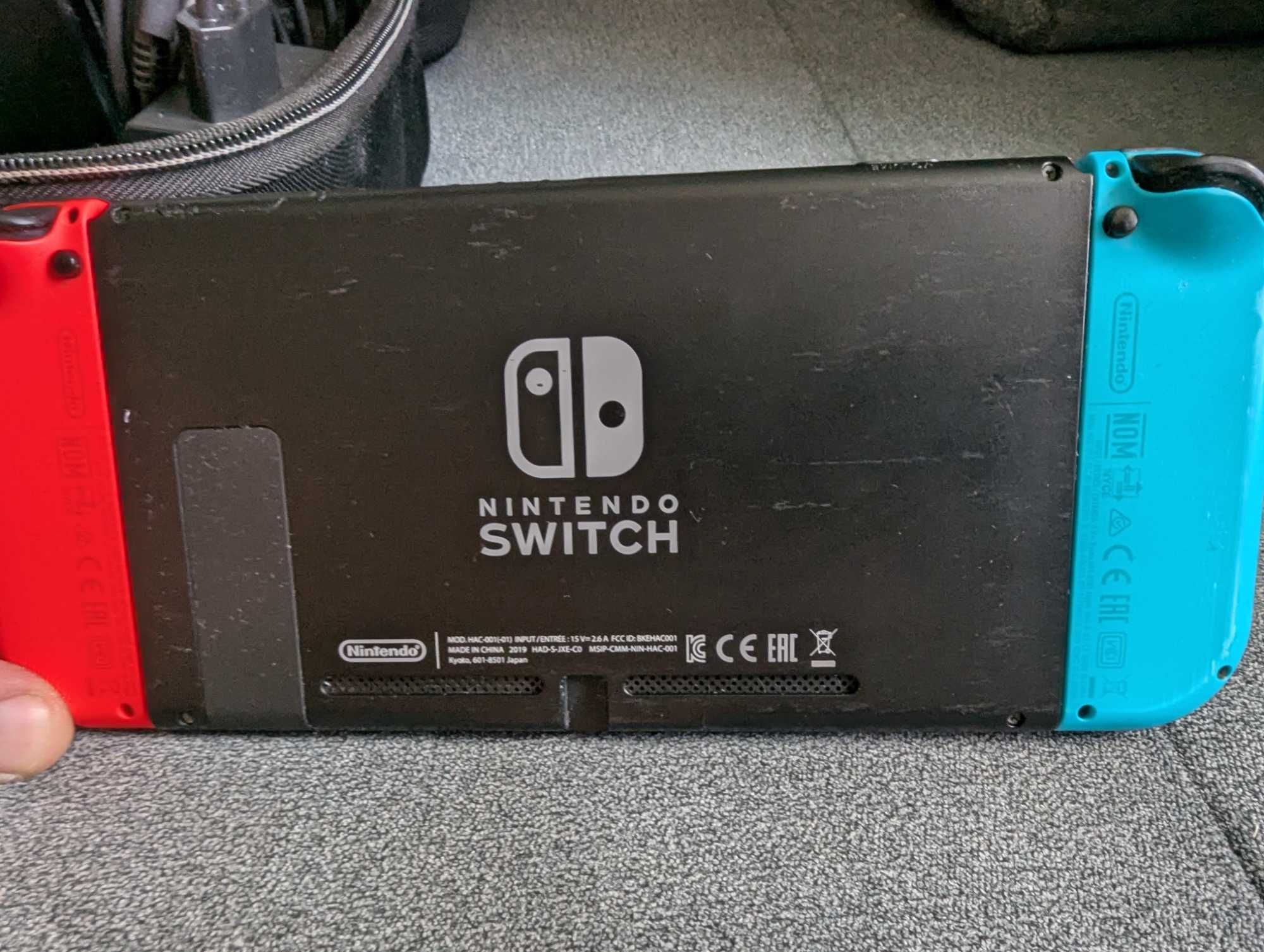 Nintendo Switch с сумками