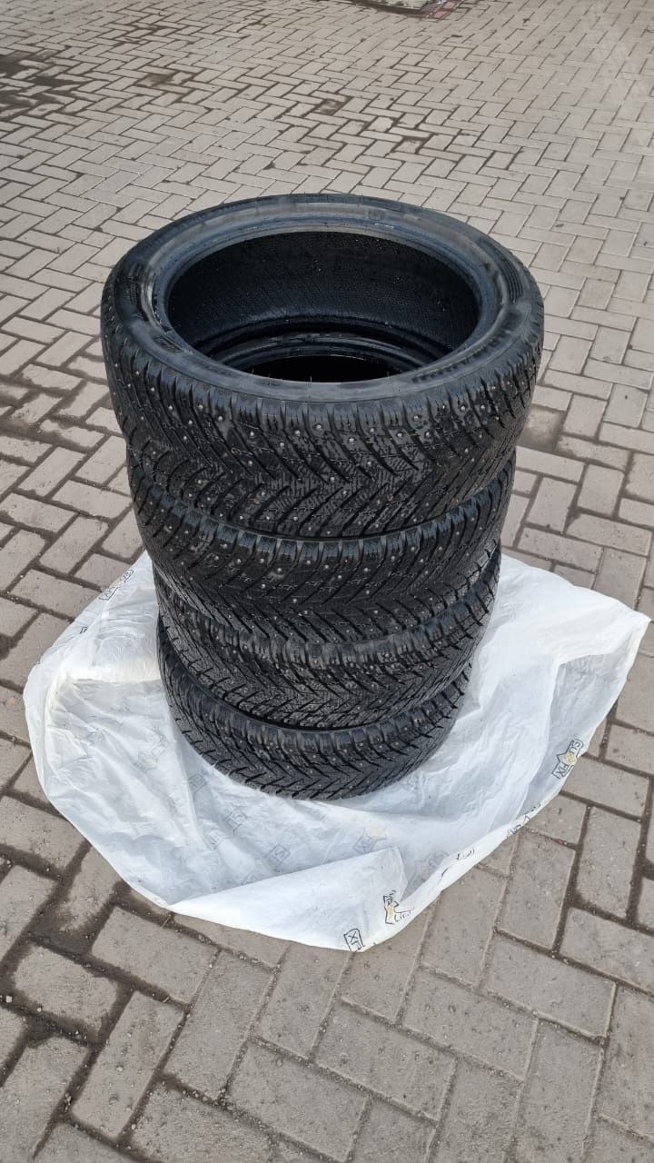 Продам зимнюю резину р 17. 215/45