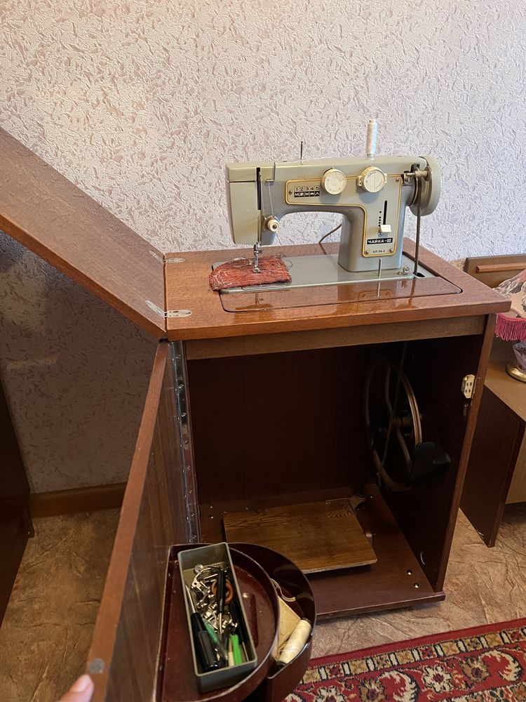 Продаю швейную машинку