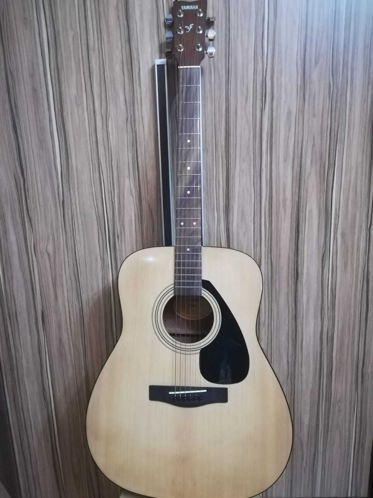 Гитара YAMAHA F310 + чехол + комплект запасных струн