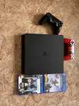 Продаю PlayStation 4 Slim + 2 джойстика + игры!