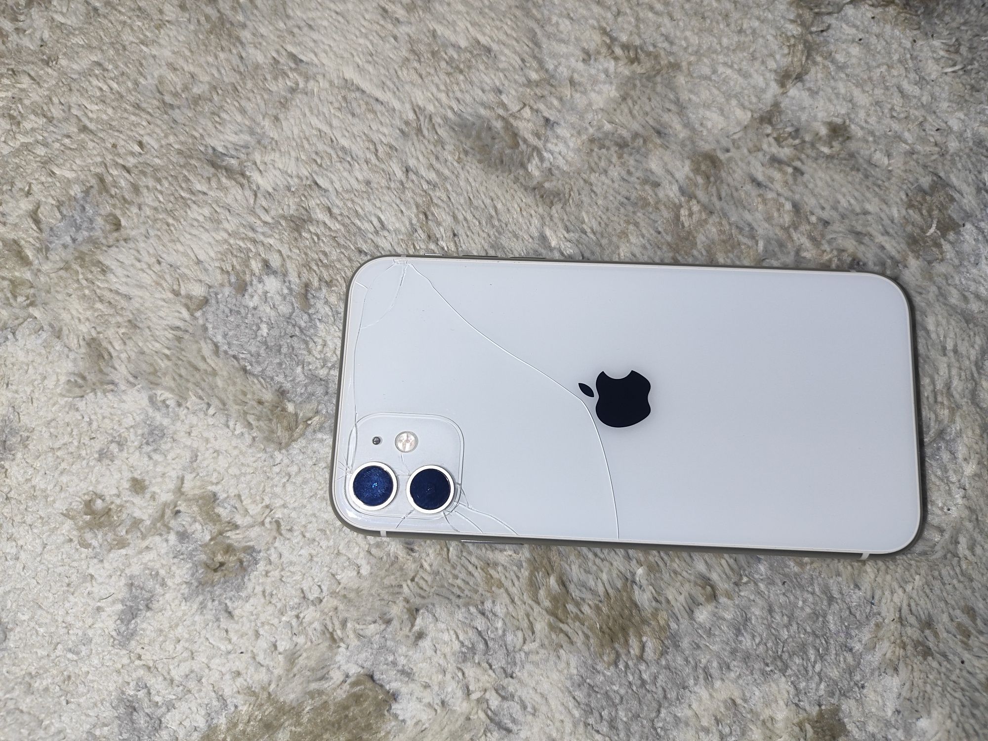 iPhone 11,в хорошем состоянии