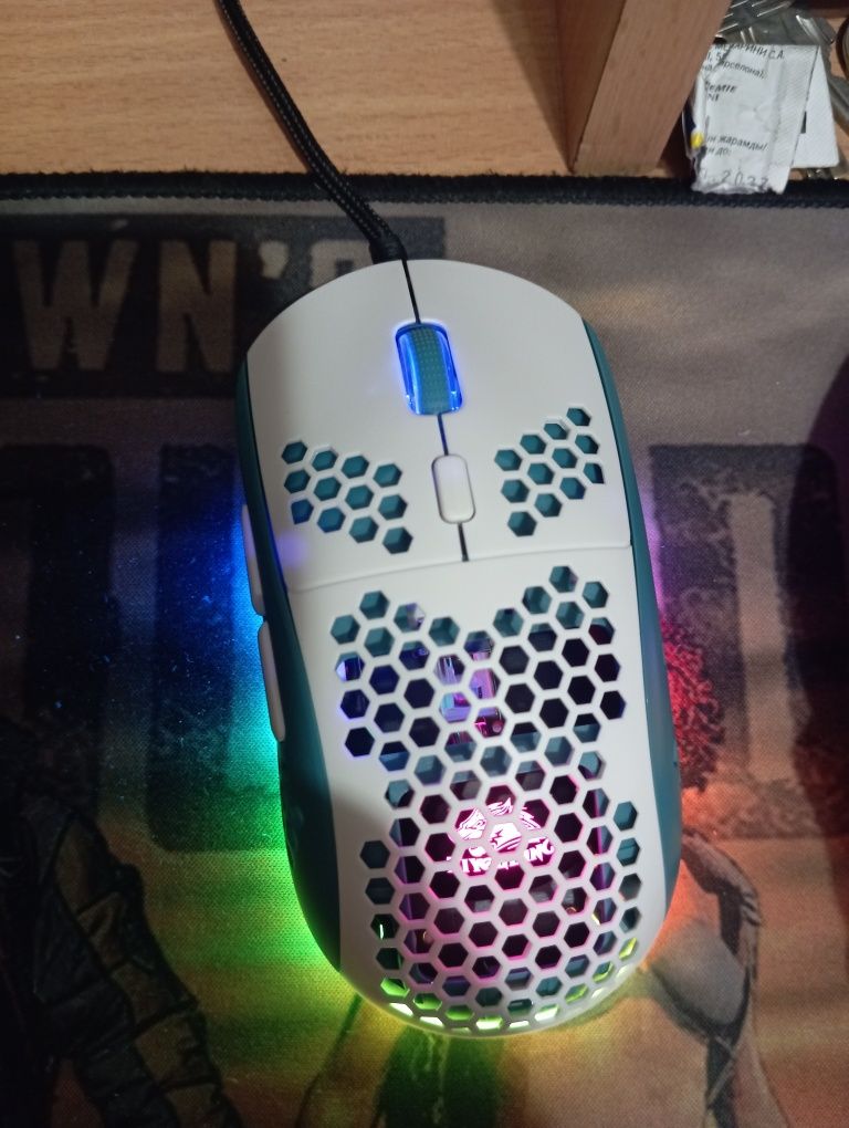 Продам игровую мышку M8 с RGB ( новый в упаковке )