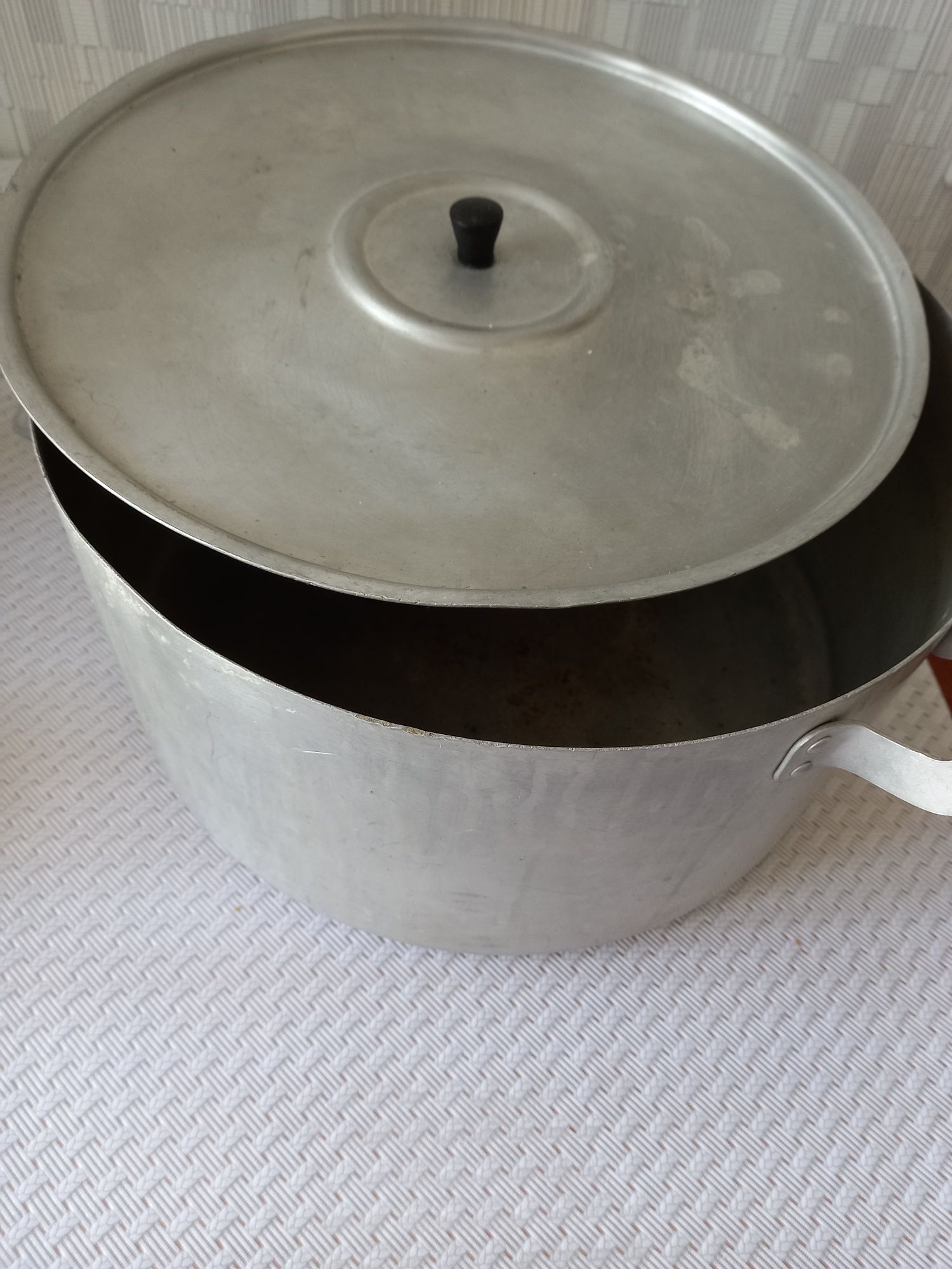 Продам алюминевую кастрюлю за 6500