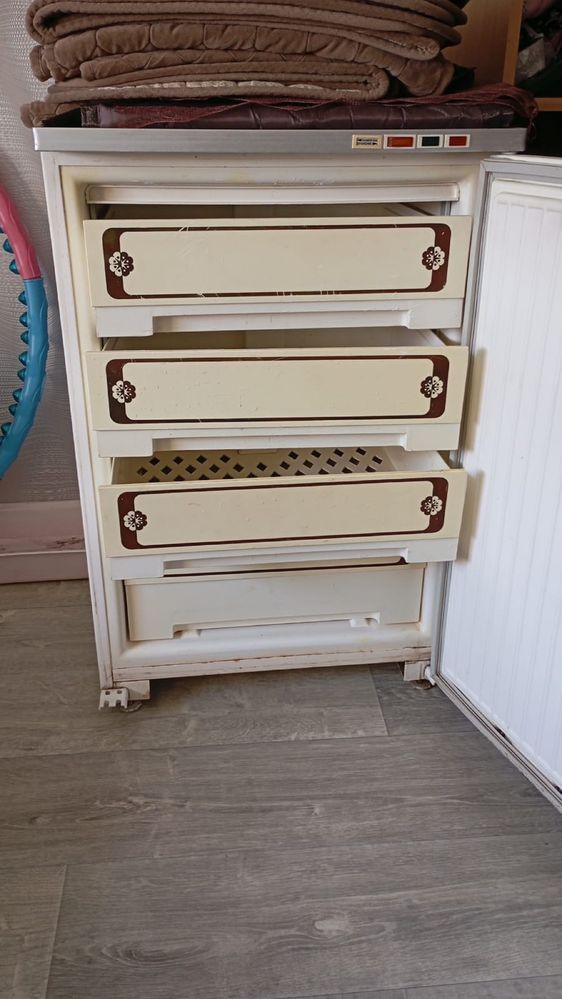 Продам морозильную камеру