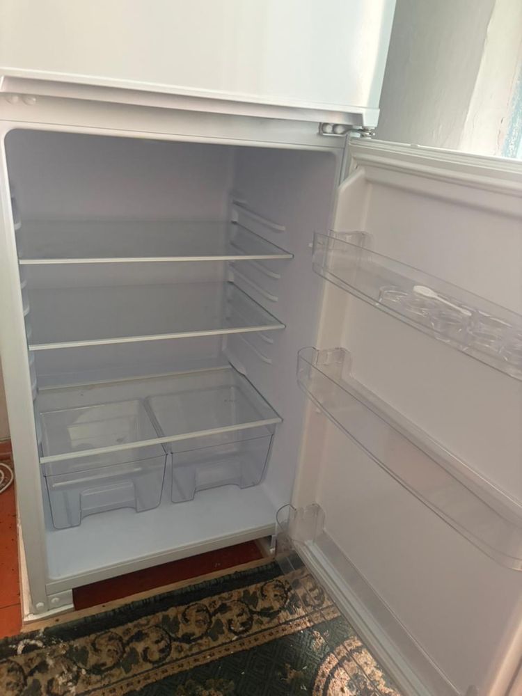Срочно продам холодильник новый
