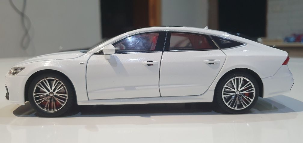 Модель Audi А7  1:24