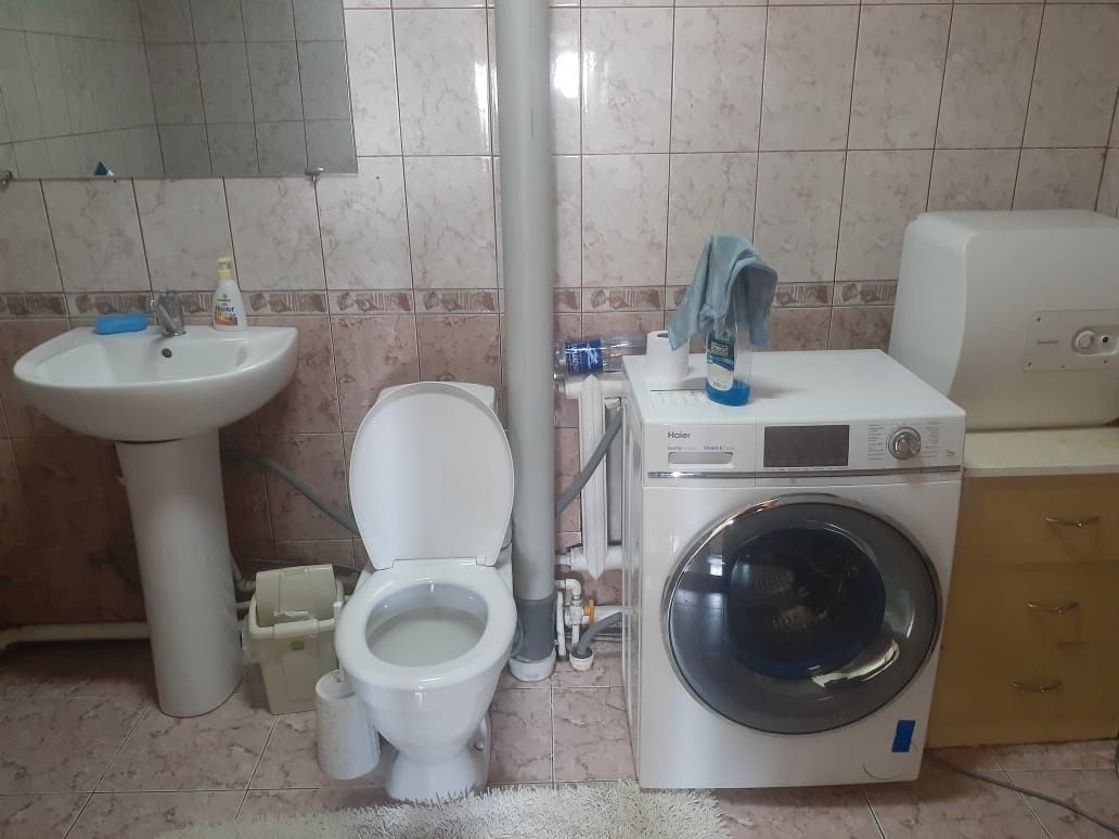 Сдам коттедж посуточно, по часам. Ауызашар 40тыс т. Есть обслуга. На т