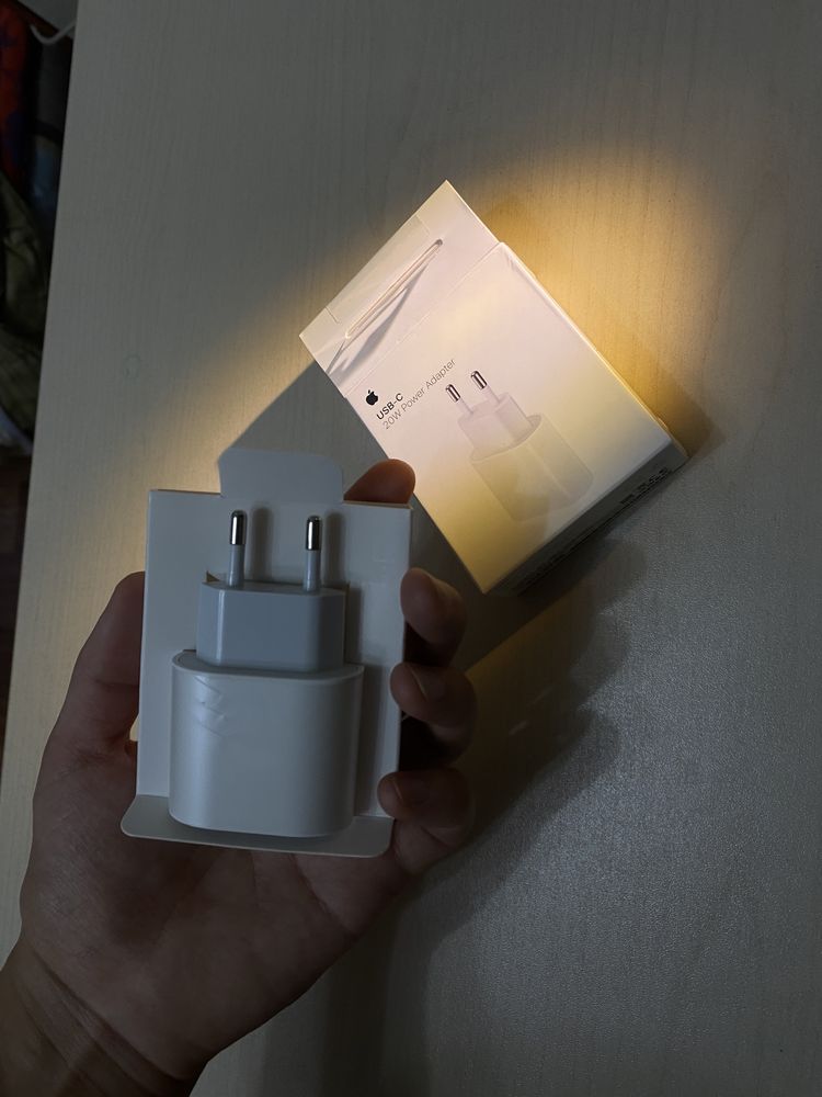 Срочно продам наушники Airpods Pro и адаптер для iPhone
