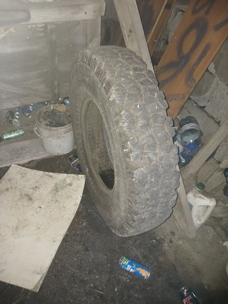 Продам шины зил и камеру