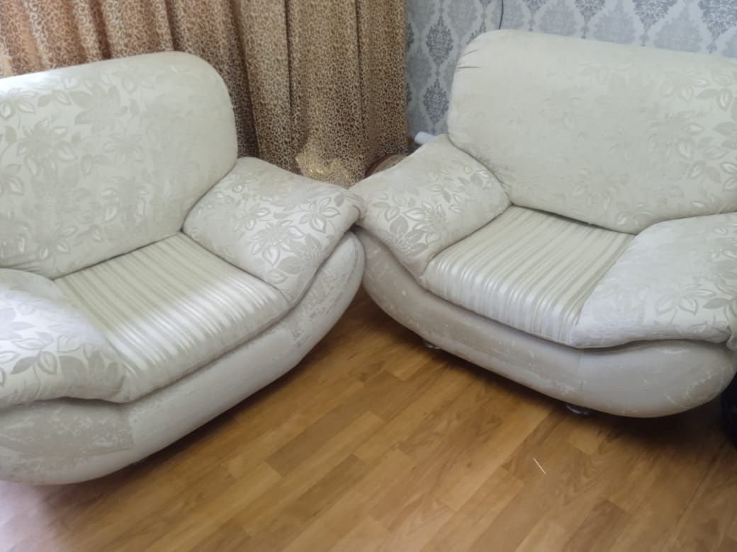 Продам раздвижной диван и два кресла. Самовывоз