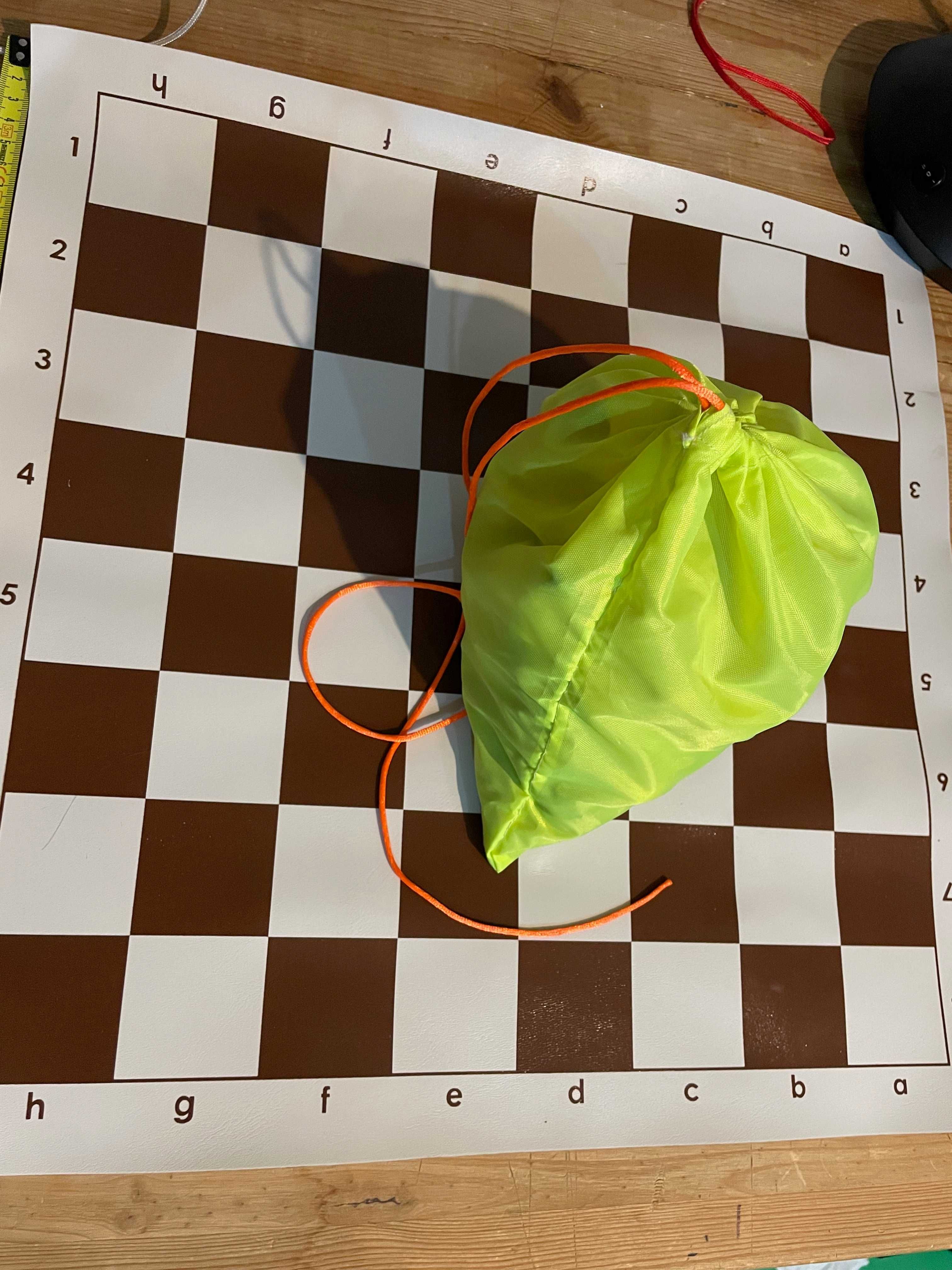 Набор деревянных шахмат с мягкой доской 43x43 см