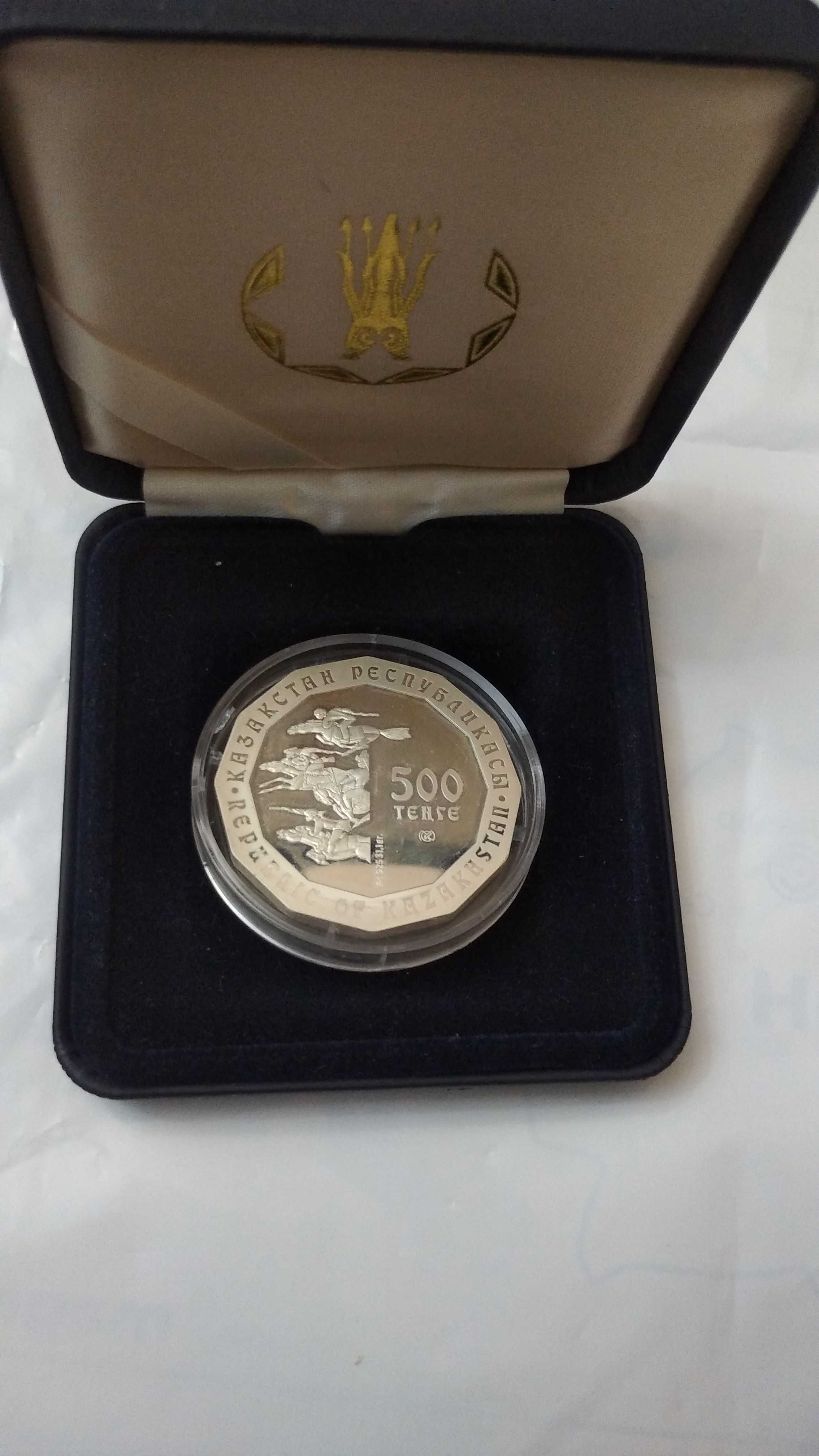 Продам срочно серебряную монету"Голова тигра", недорого