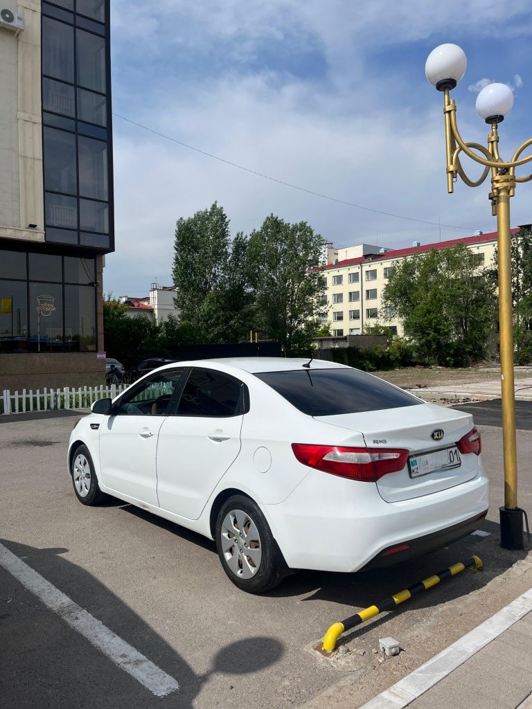 Автомобиль Киа Рио 2014 г/в