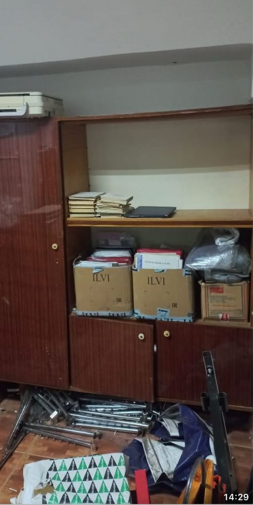 Продам вешалки ,столы,стулья,манекены