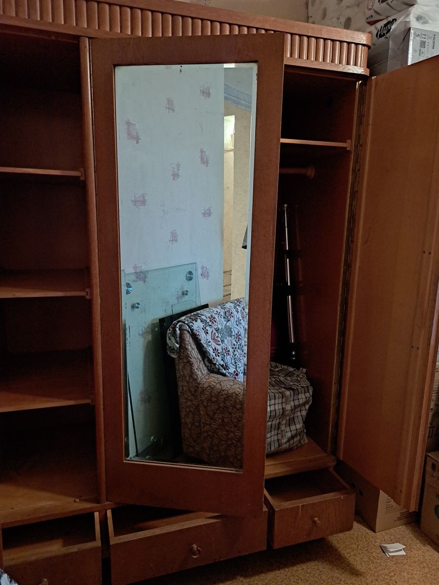 Шкафы для одежды, книг, стенка