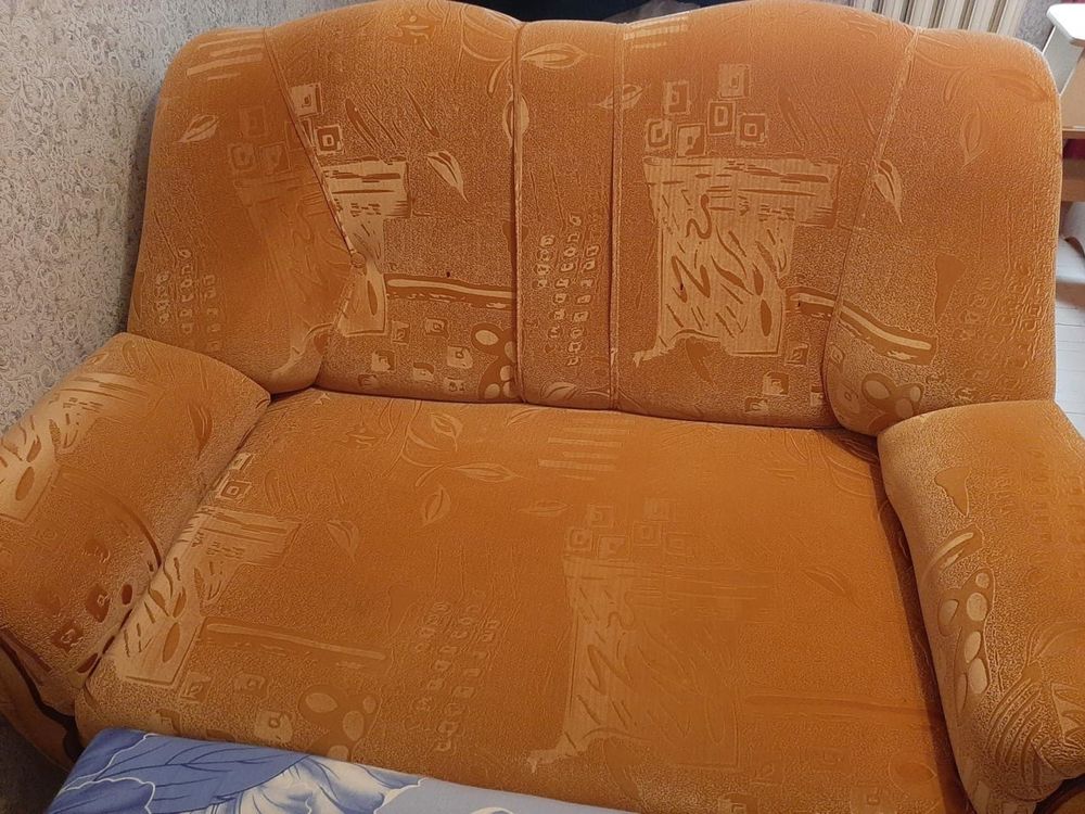 Продам раскладной диван с креслом
