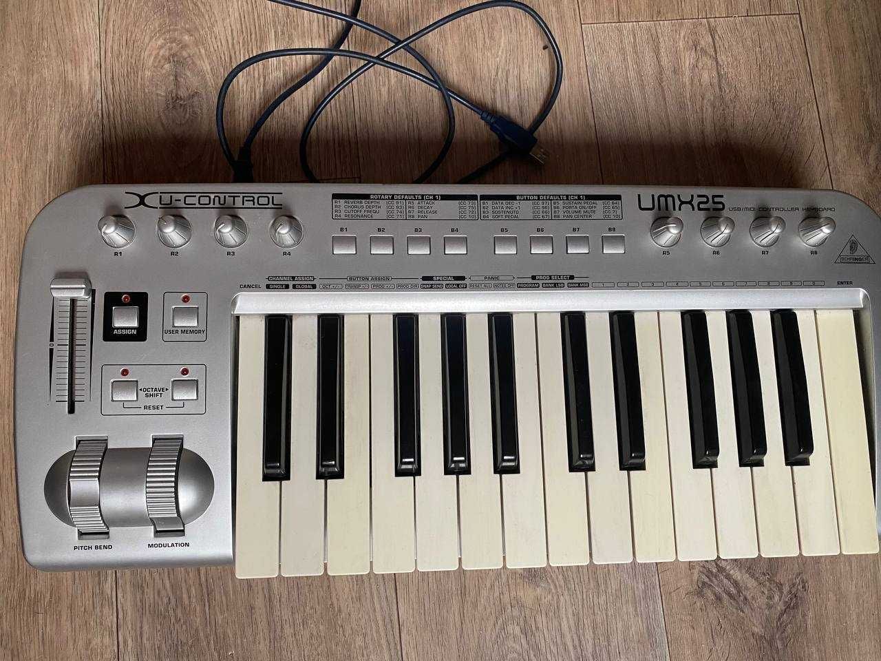 MIDI-клавиатуры Behringer U-Control UMX61, UMX25