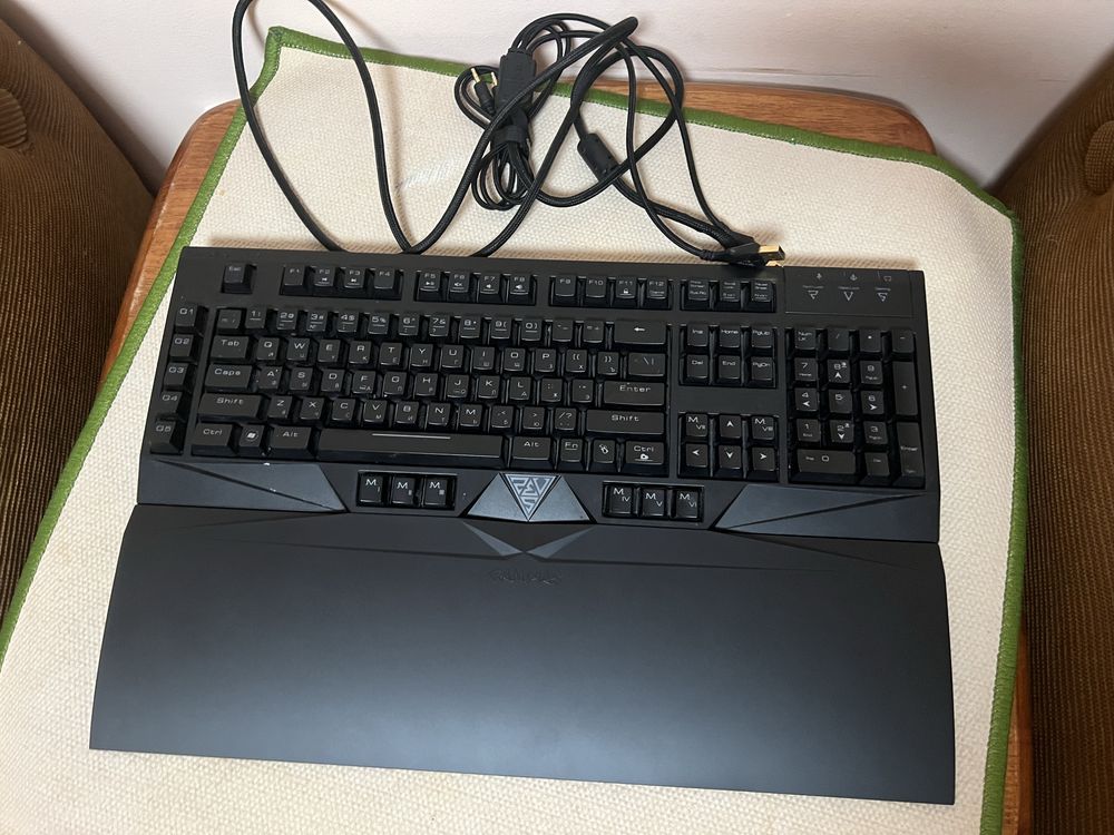 Продам механическую клавиатура GAMDIAS HERMES Ultimate GKB2010 черный