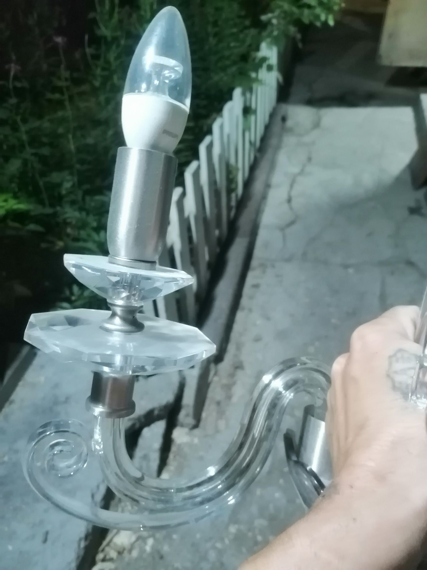 Продается ешо люстра бра