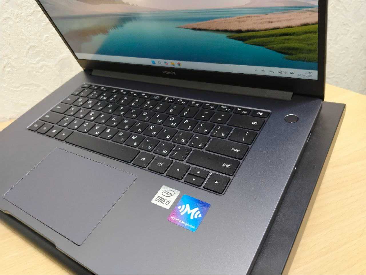 Идеальный ноутбук Honor MagicBook X15 серый космос в идеале