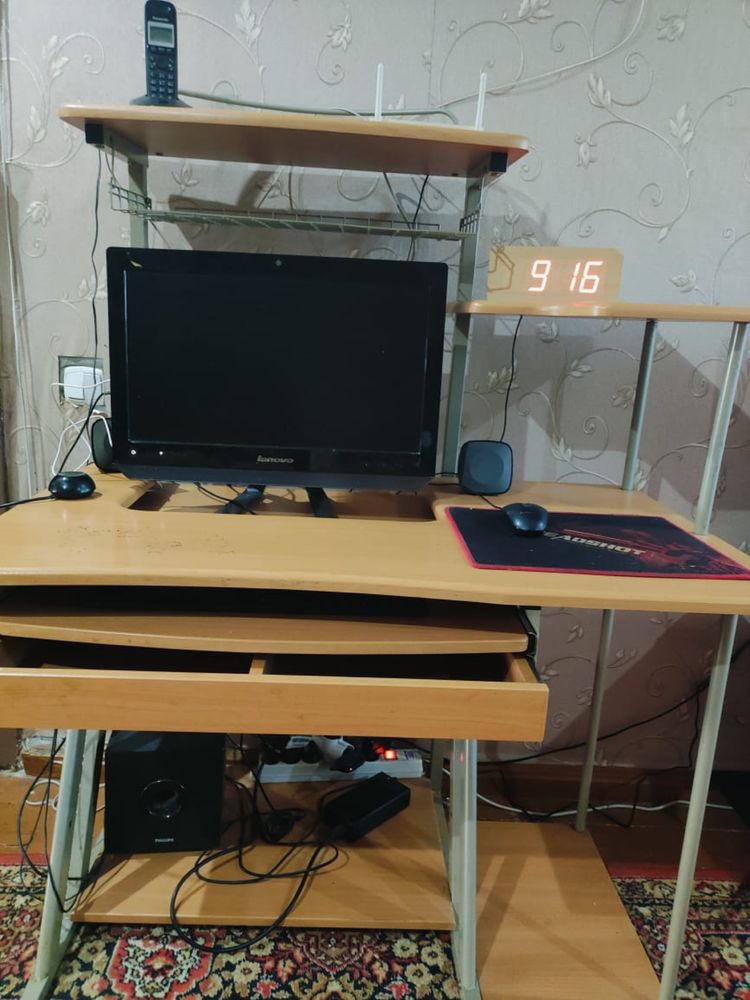 Отдам даром компьютрный стол