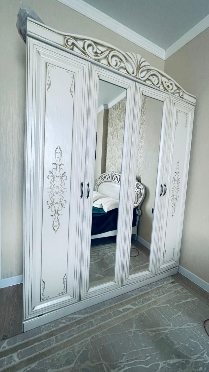 Продам спальный гарнитур