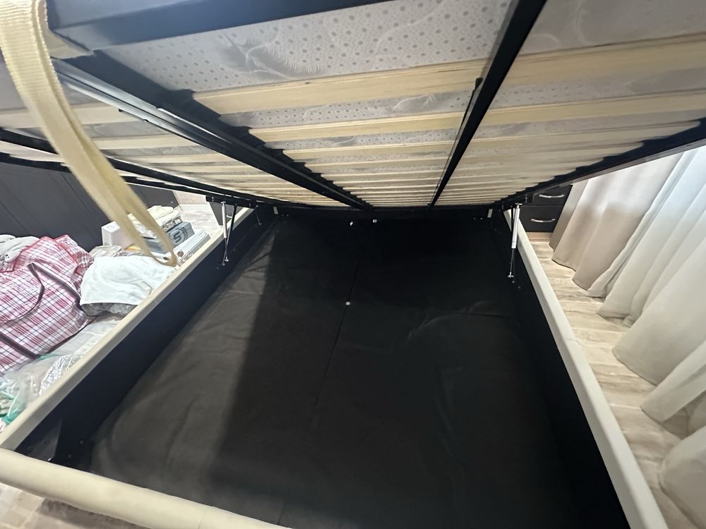 Продам кровать без матраса