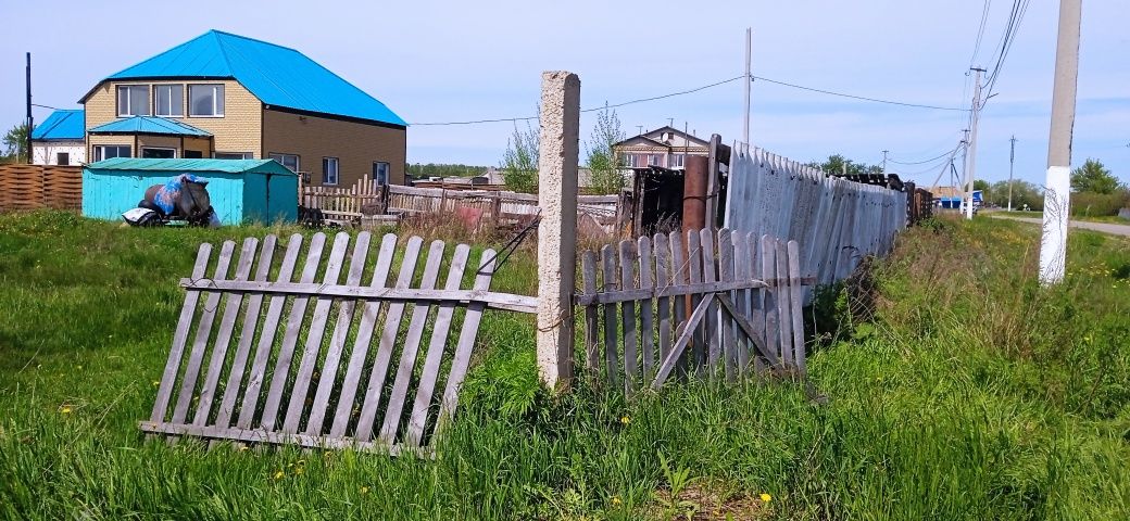 Продам участок в Белом ближнем при въезде.