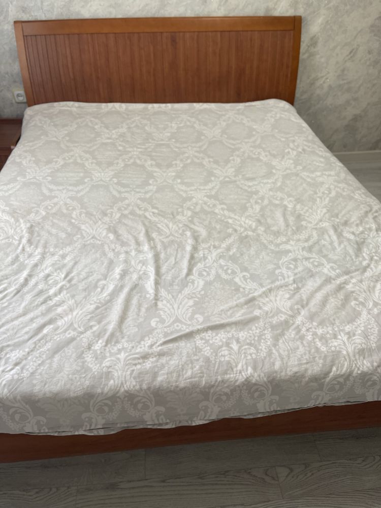 Продам кровать спальную