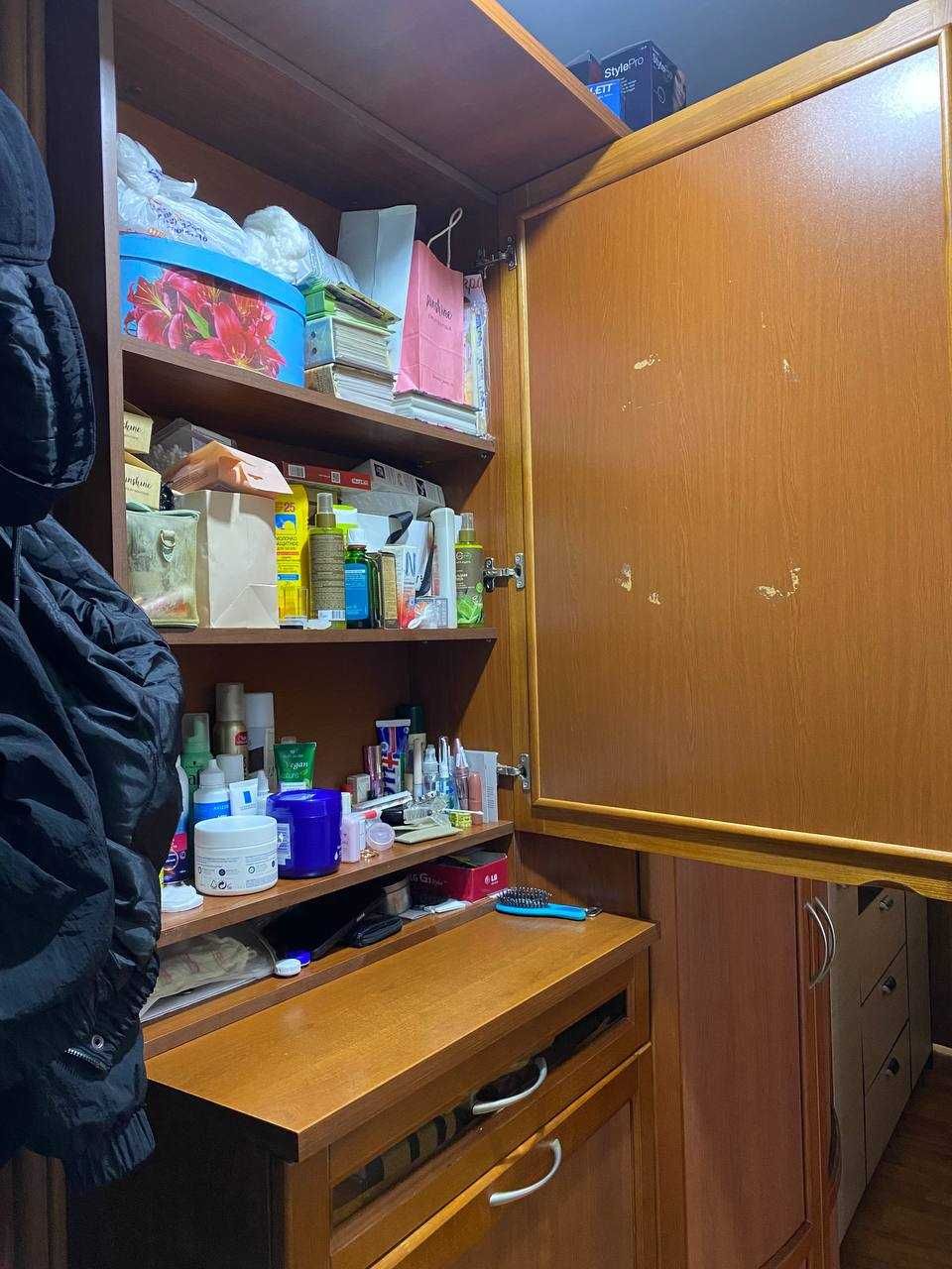 Продаем прихожую