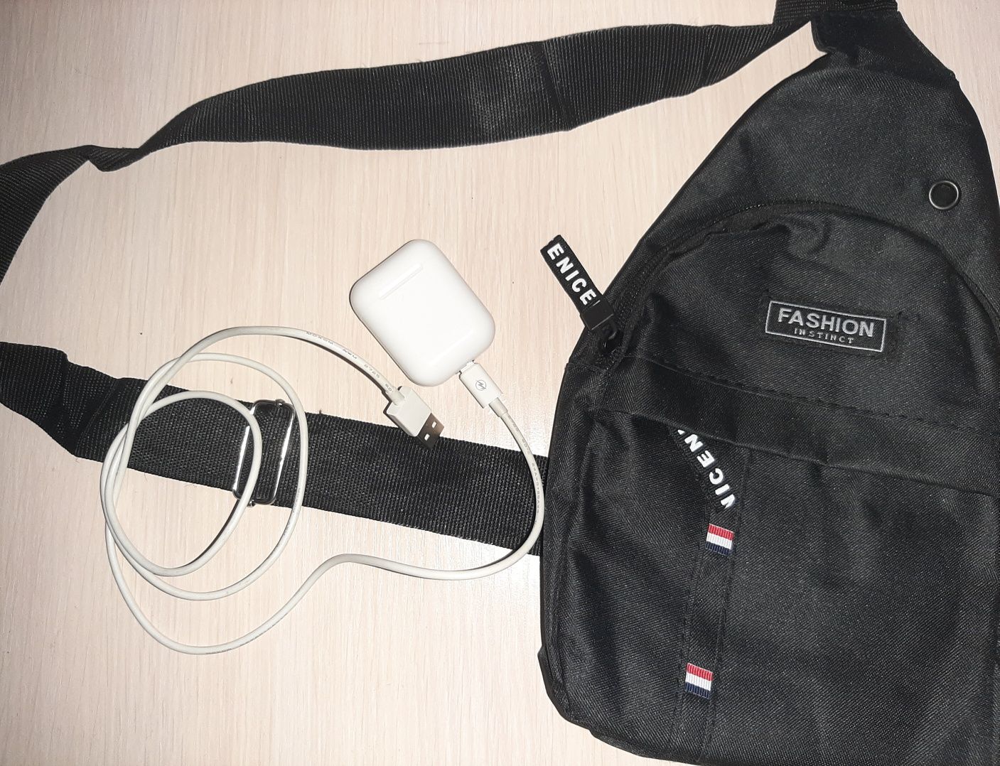 Подарочный набор барсетка+airpods 1 + в подарок шнур