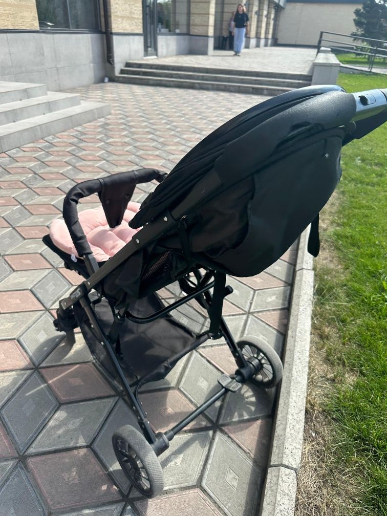Продам прогулочную коляску