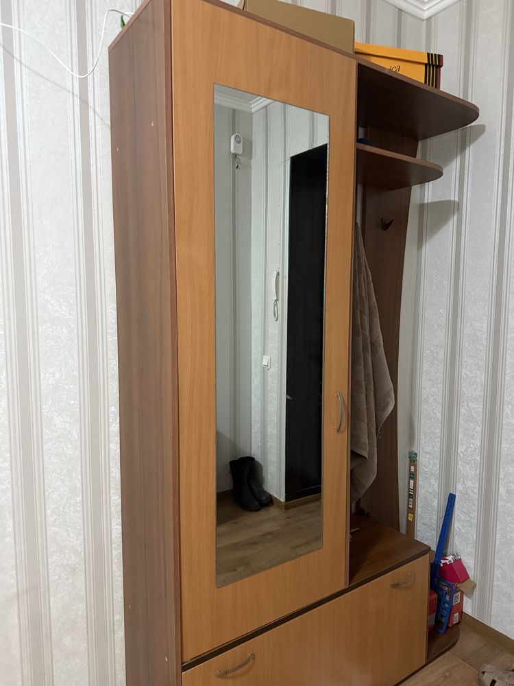 Продаётся прихожая