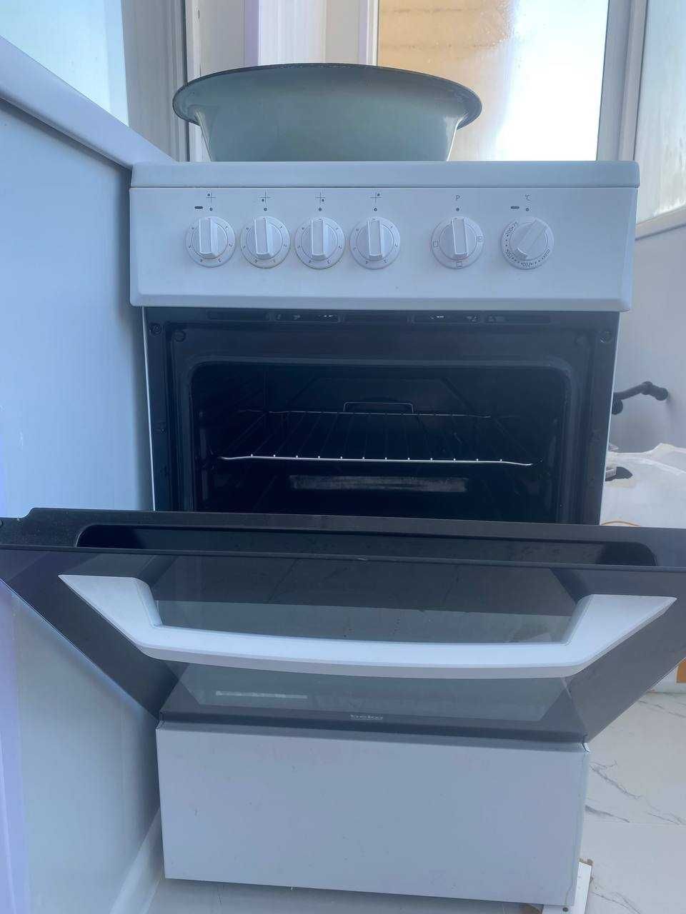 Продам отдельностоящая кухонная плита BEKO FFSS57000W белый