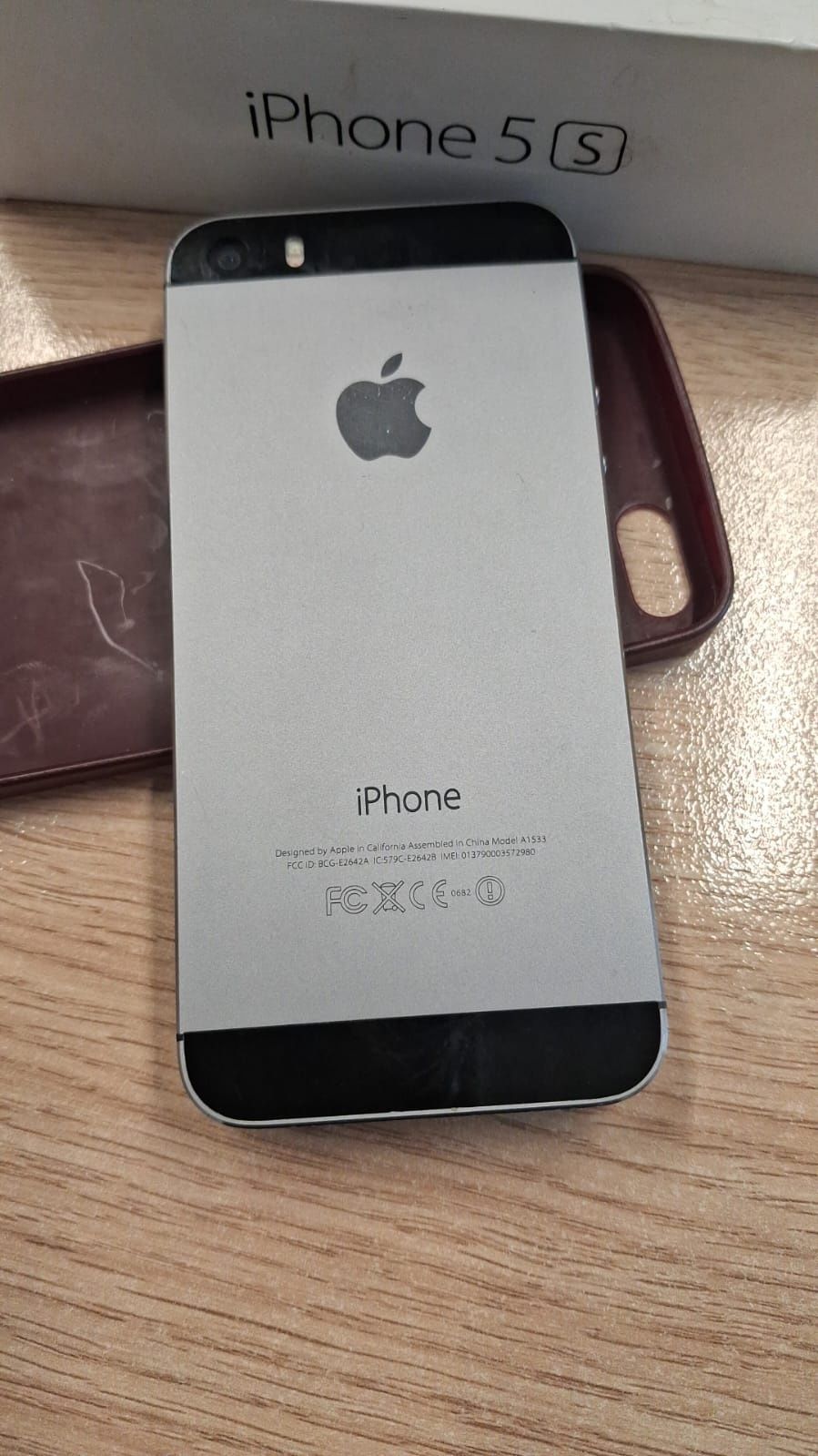 iPhone 5s Space Gray  в отличном состоянии