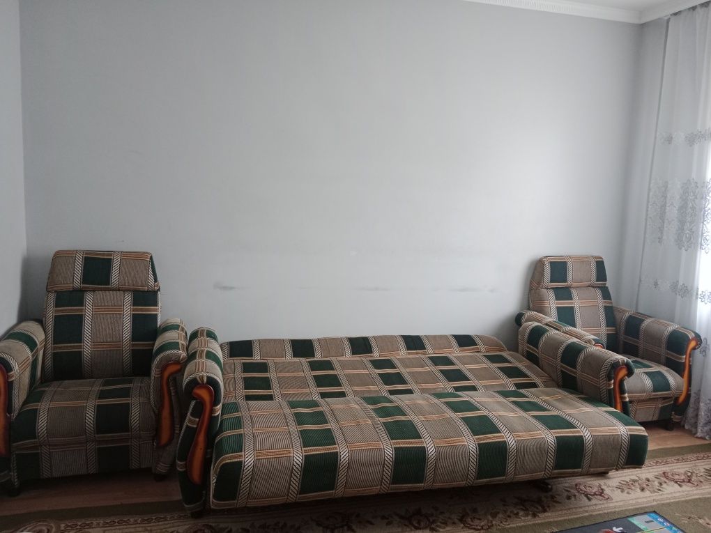 Продам диван с креслом