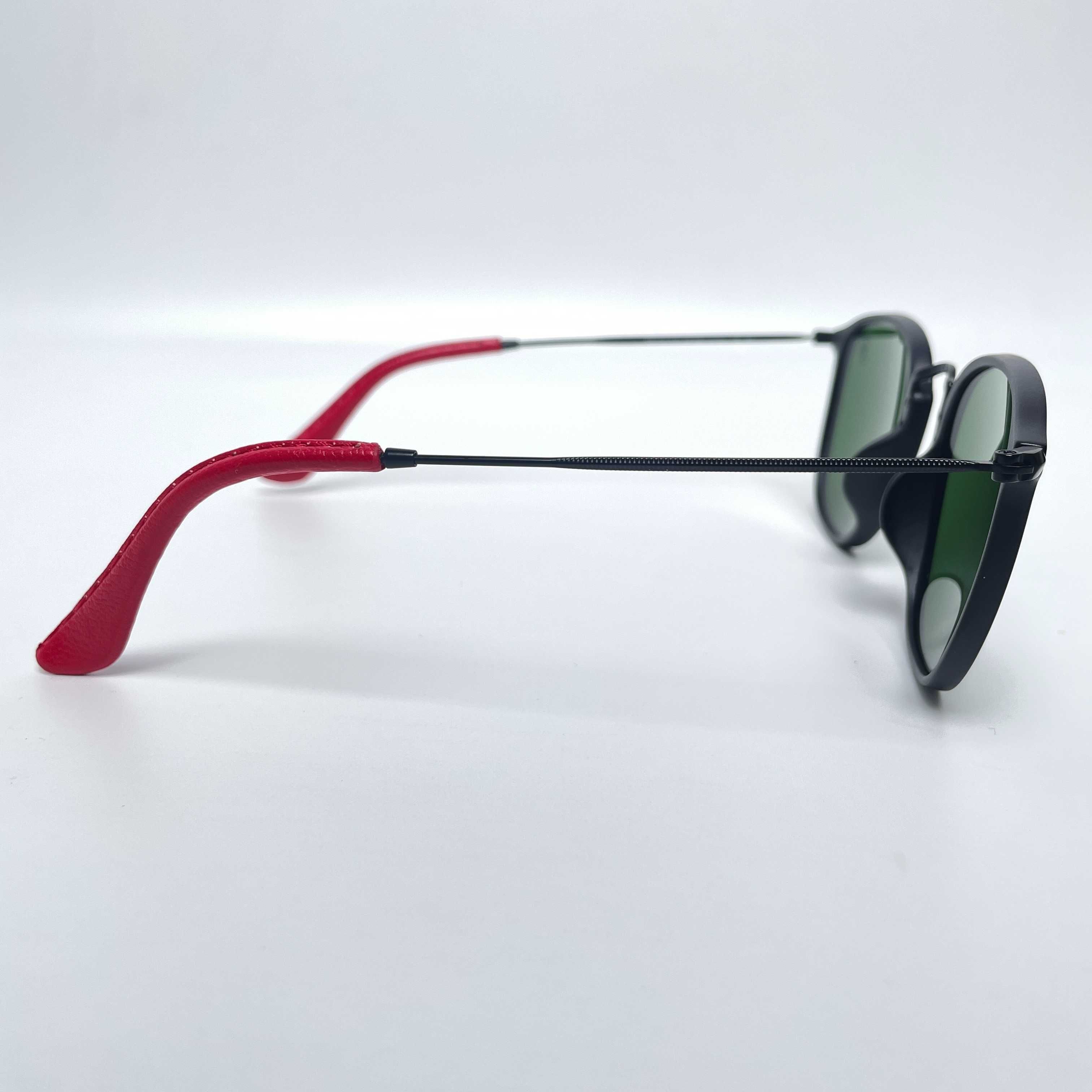 Солнцезащитные очки Ray-Ban.  RB2448NM FERRARI COLLECTION
