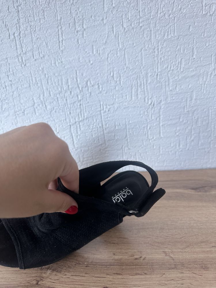Продам туфли zara/baldi