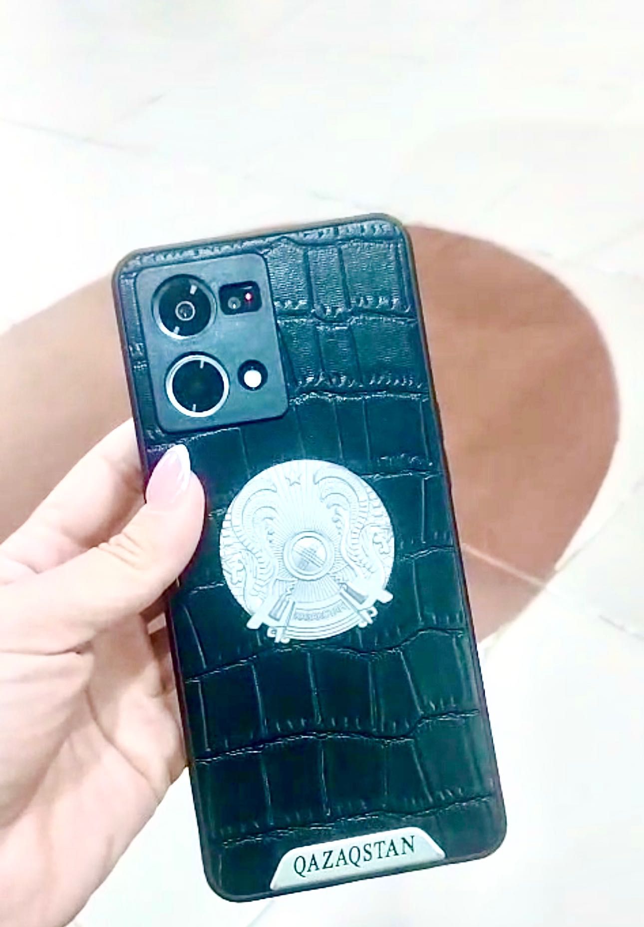 Продам смартфон Oppo Reno7