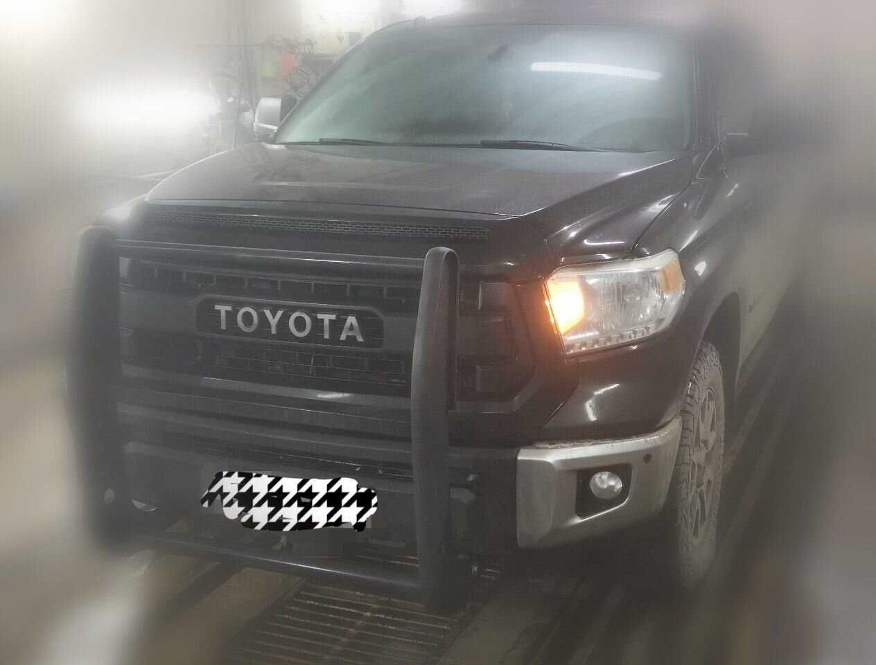 Защита бампера Таран Кенгурятник push bar на tundra sequoia