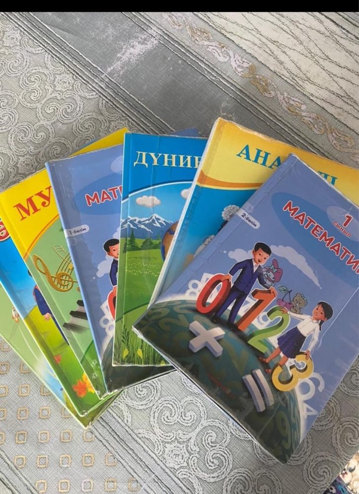 Продаю книги 1 класса!