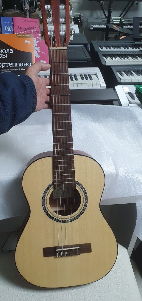 Продам гитару 1,2