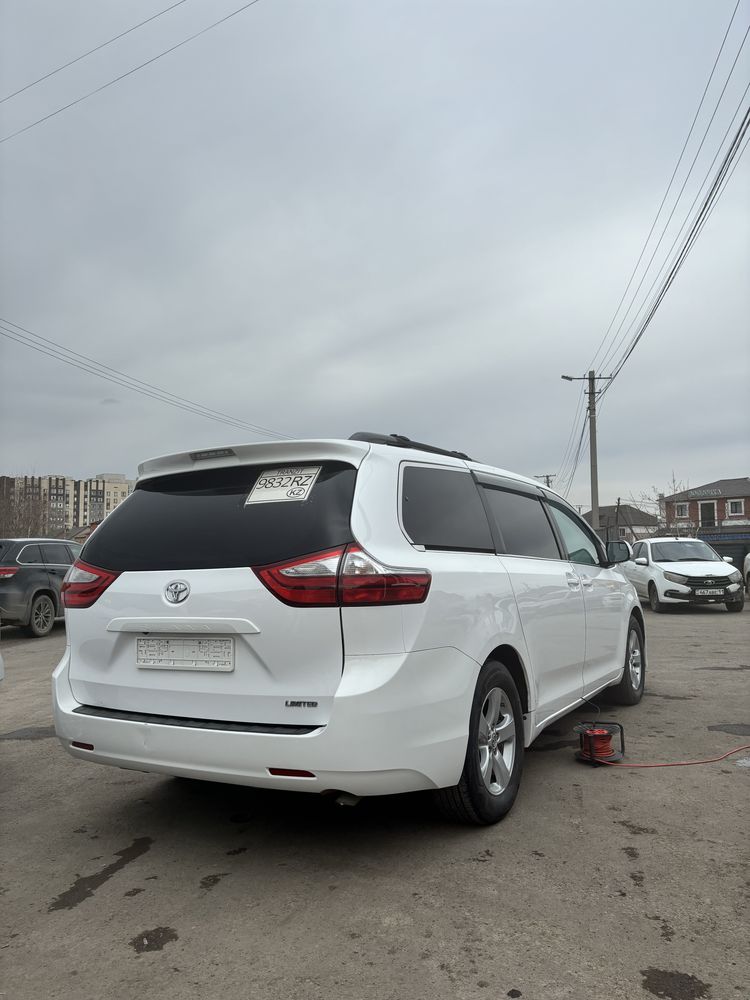 Toyota Sienna 2015