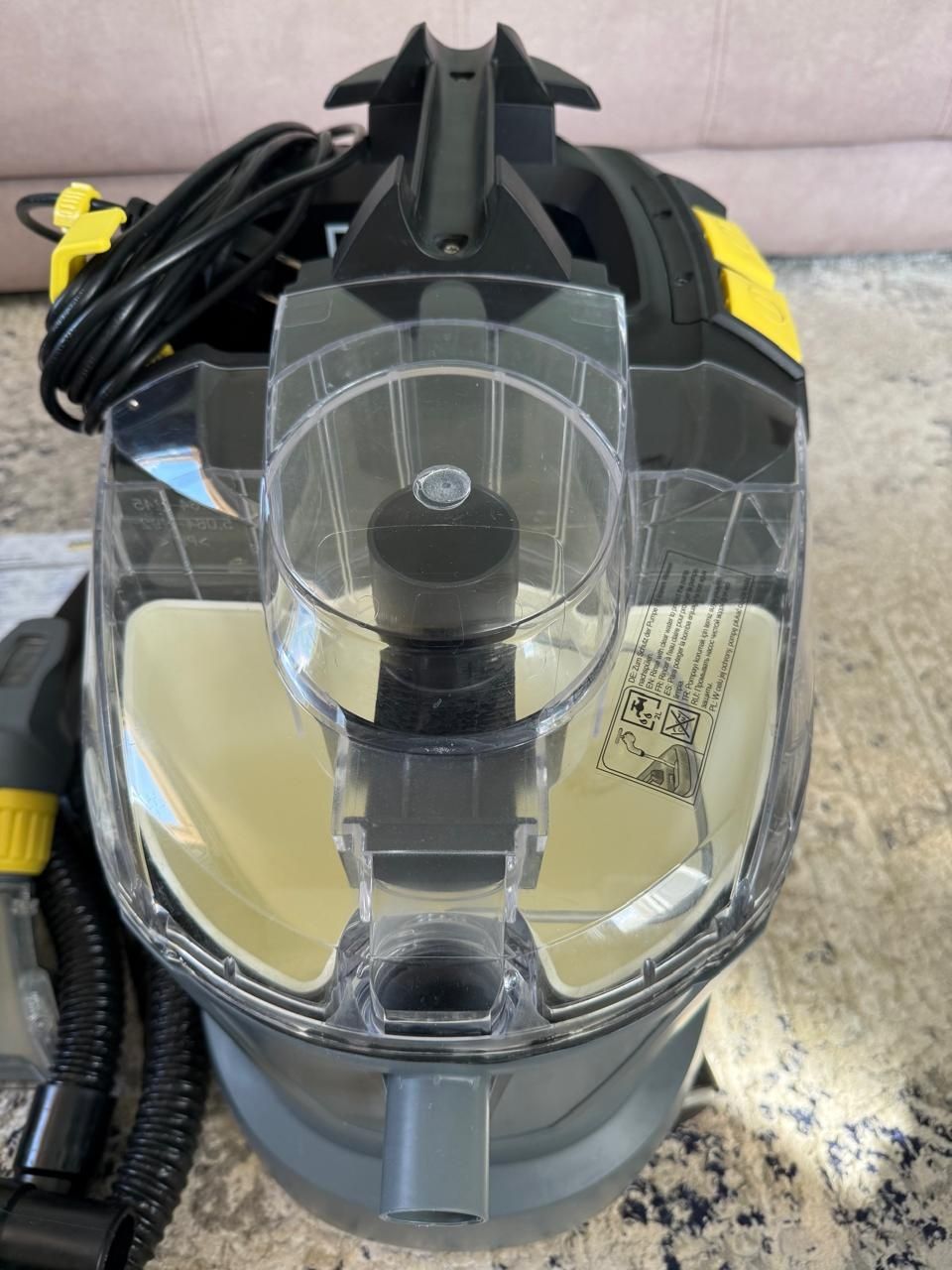 Моющий пылесос  Karcher