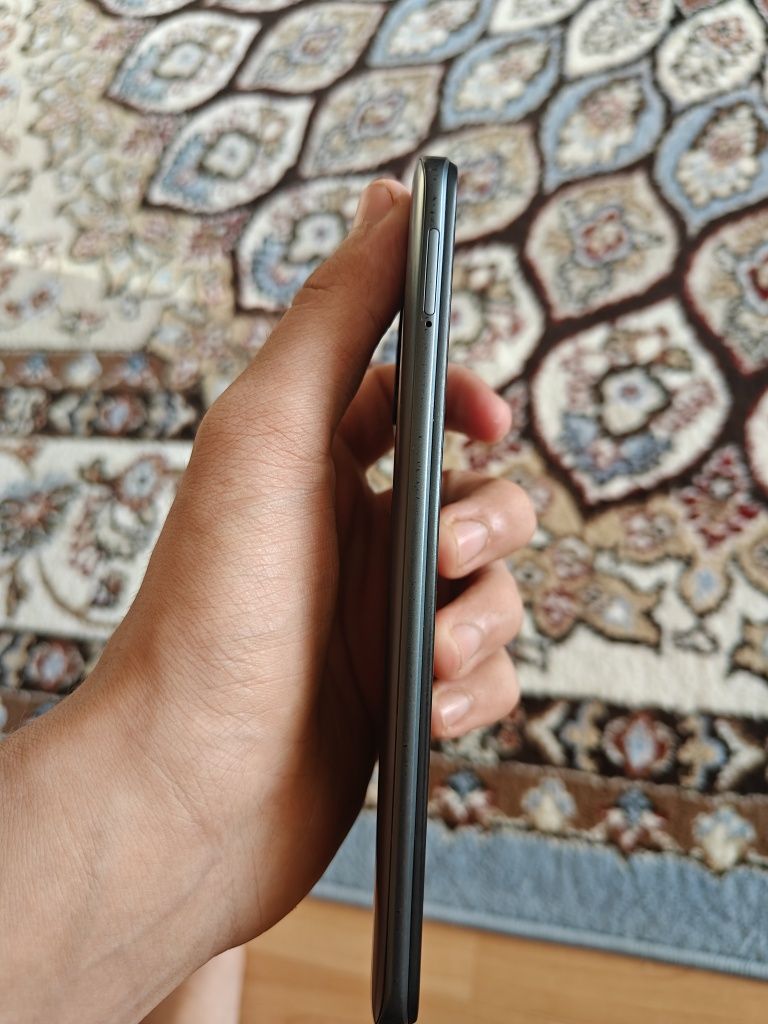Продаю Redmi 10 с коробкой