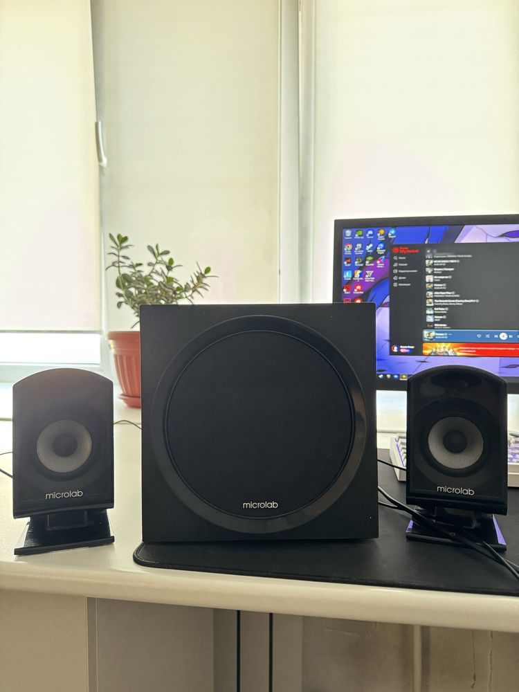 Продам колонки Microlab M-820