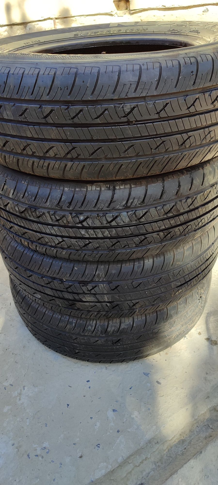 Продам шины 215/70 R16 100H.  Корейский.
